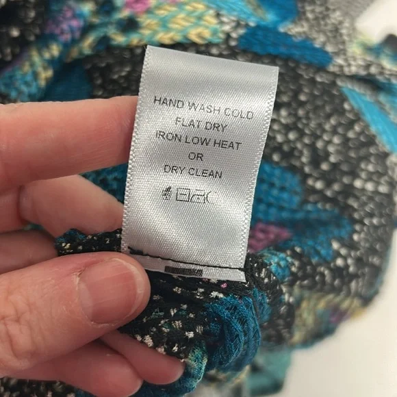 Connie Multicolor Floral Blouse with Button Detail size medium mesh - Picture 9 of 9